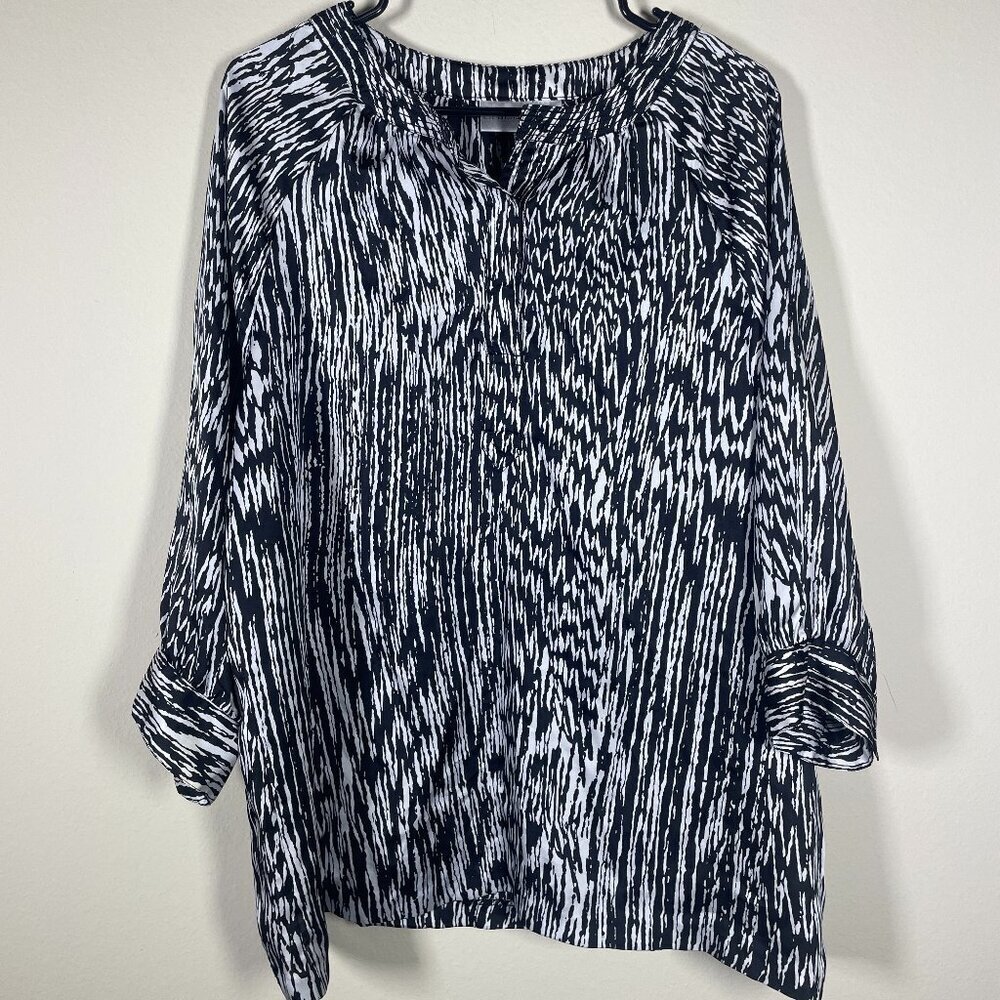 Chico's Women's Black & White Blouse Size: 2 (M/L) Long Sleeve Silky Like Feel!